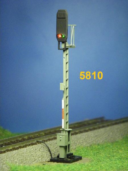 --Alphamodell, Spur H0, Konvolut 5810/5811, H/V 2-begriffiges Hauptsignal (Rot / Grün) Blocksignal (3 Stk.) / Hauptsignal mit Vorsignal am Mast (4 Stk.)